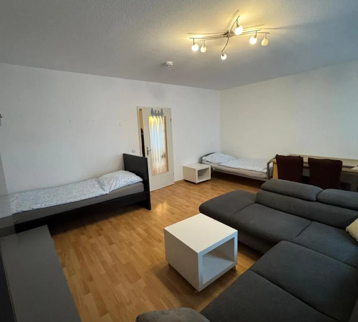 Wunderschoene Ferienwohnung Hebelstrasse 32 In Leipzig Almanya