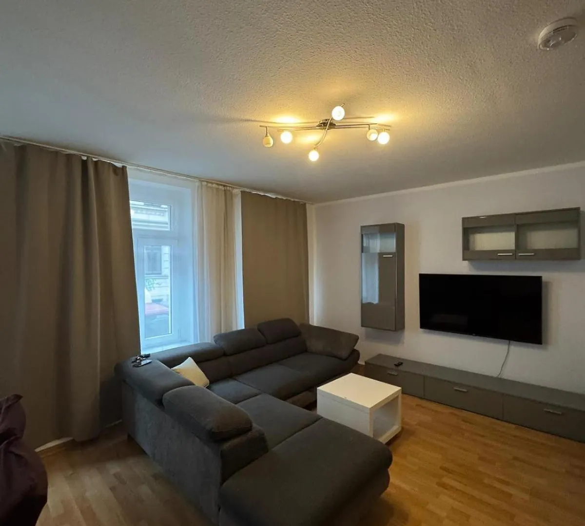 Apartment Wunderschoene Ferienwohnung Hebelstrasse 32 In Leipzig